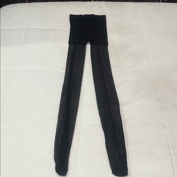 Black Sheer Pantyhose - Picture 4 of 4